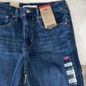 Levi’s 725 High Rise Bootcut jeans
